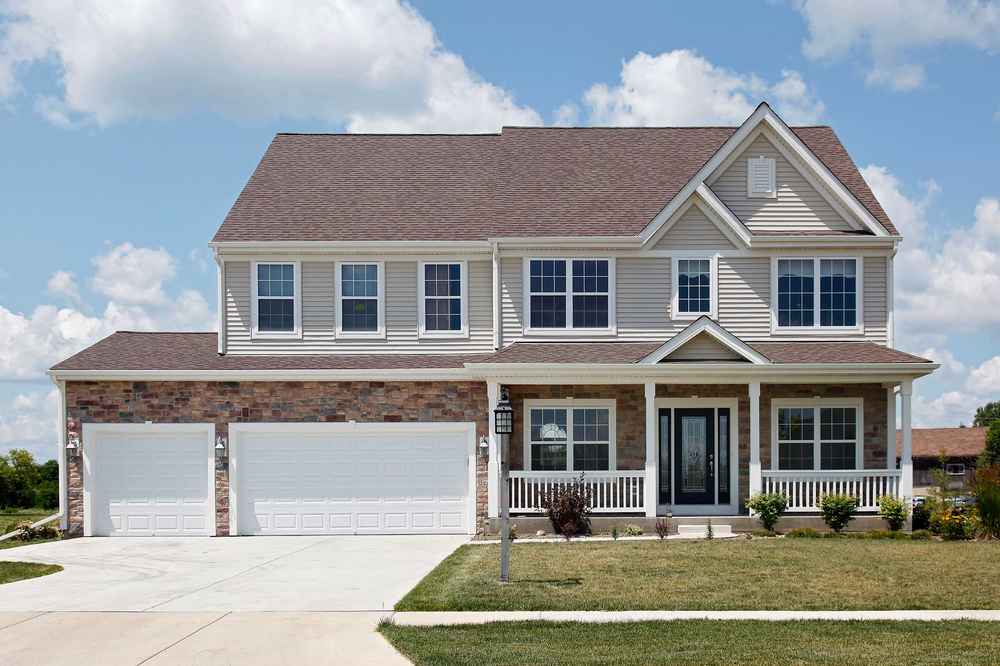 professional residential roofing contractor in Leawood KS